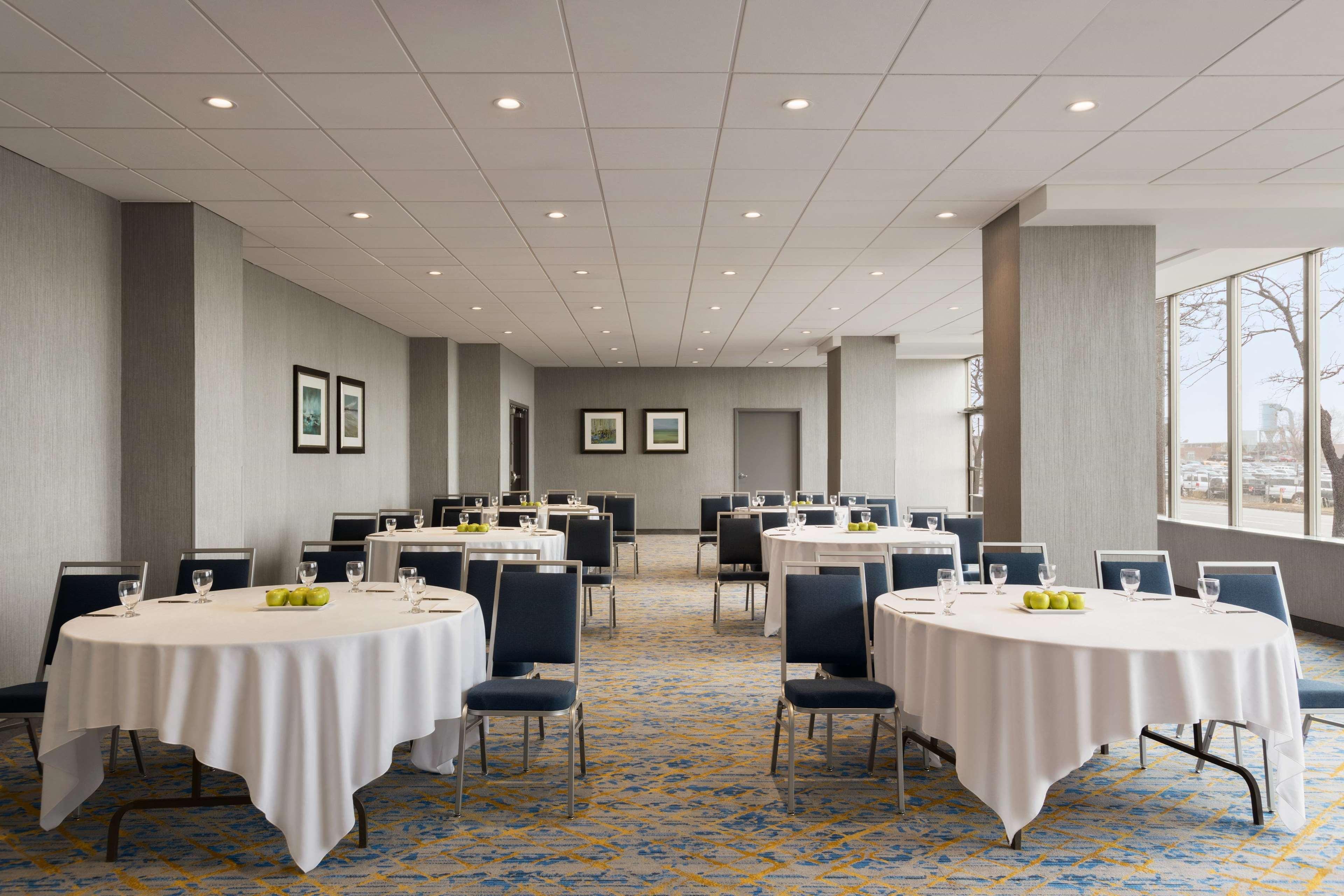 Hotel Embassy By Hilton Airport 4*