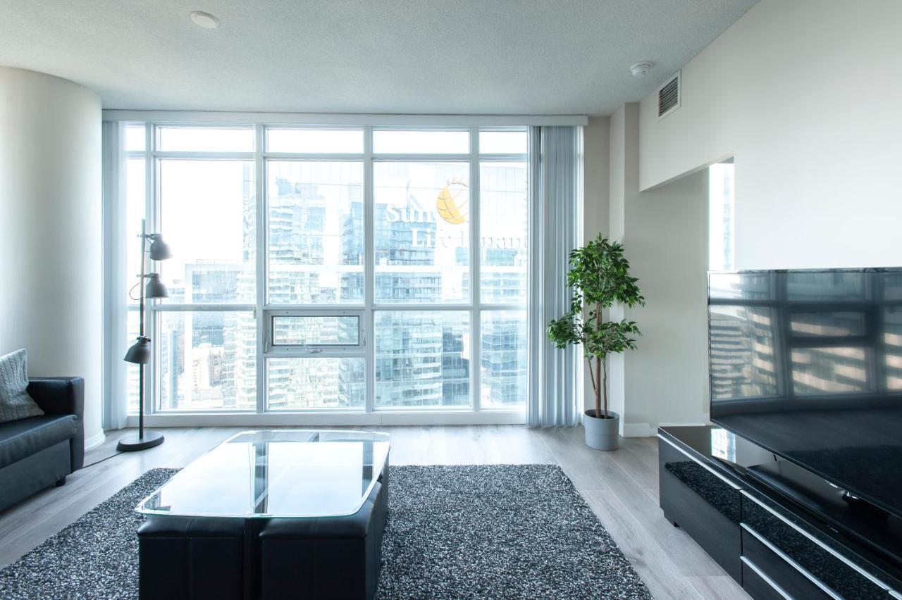 Downtown Two Bedroom With Amazing View, Free Parking Toronto