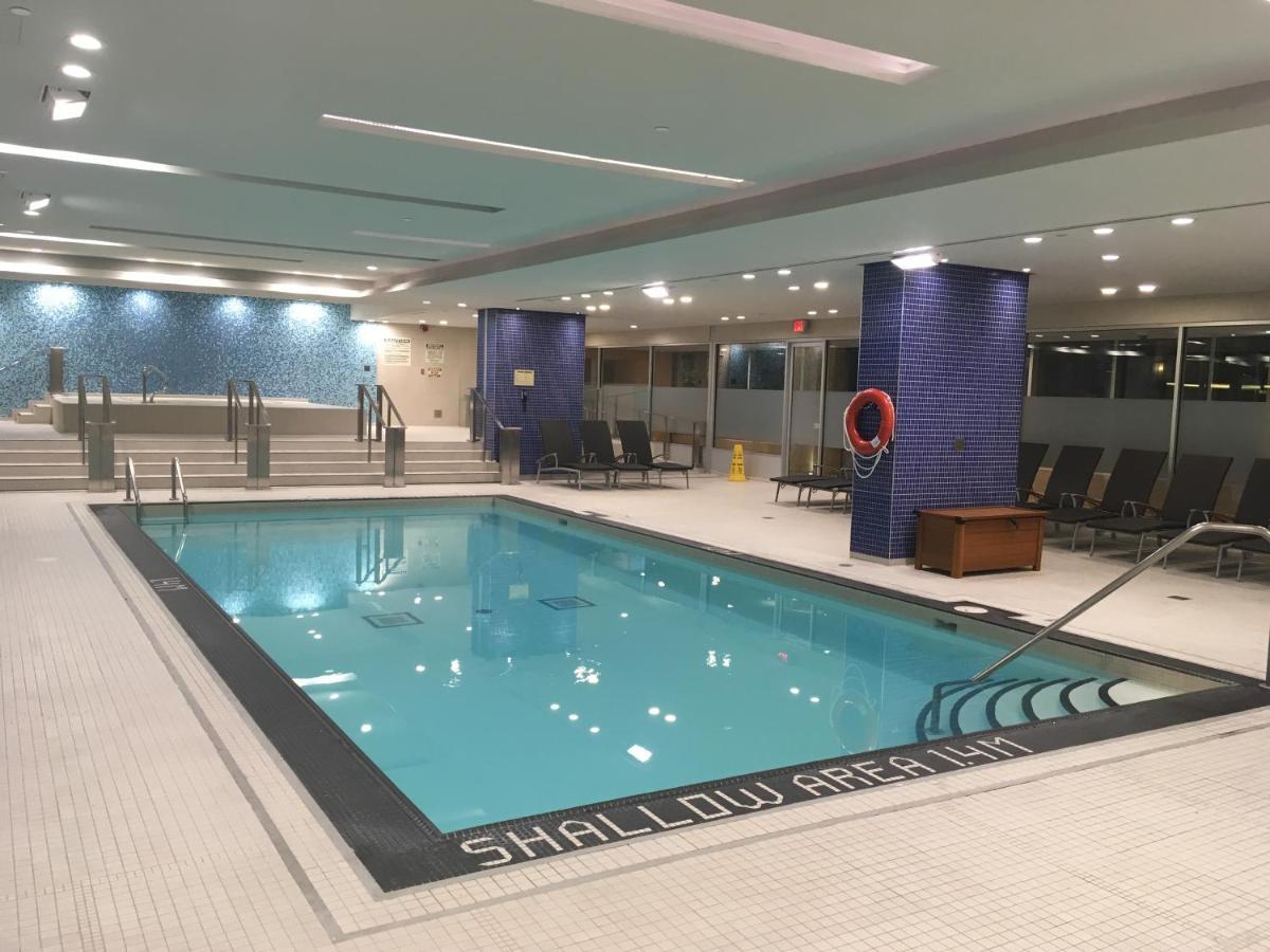 Downtown Two Bedroom With Amazing View, Free Parking *