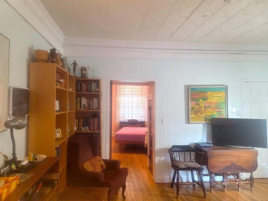 Unique Spacious Little Italy 1 Bed Apt * Toronto