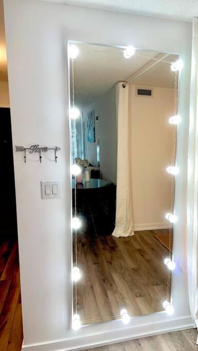 Luxurious In The Center Of Downtown Apartment *
