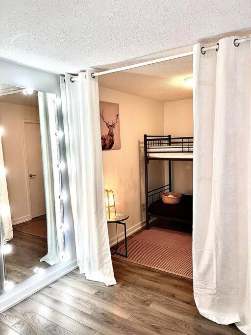 Luxurious In The Center Of Downtown * Toronto