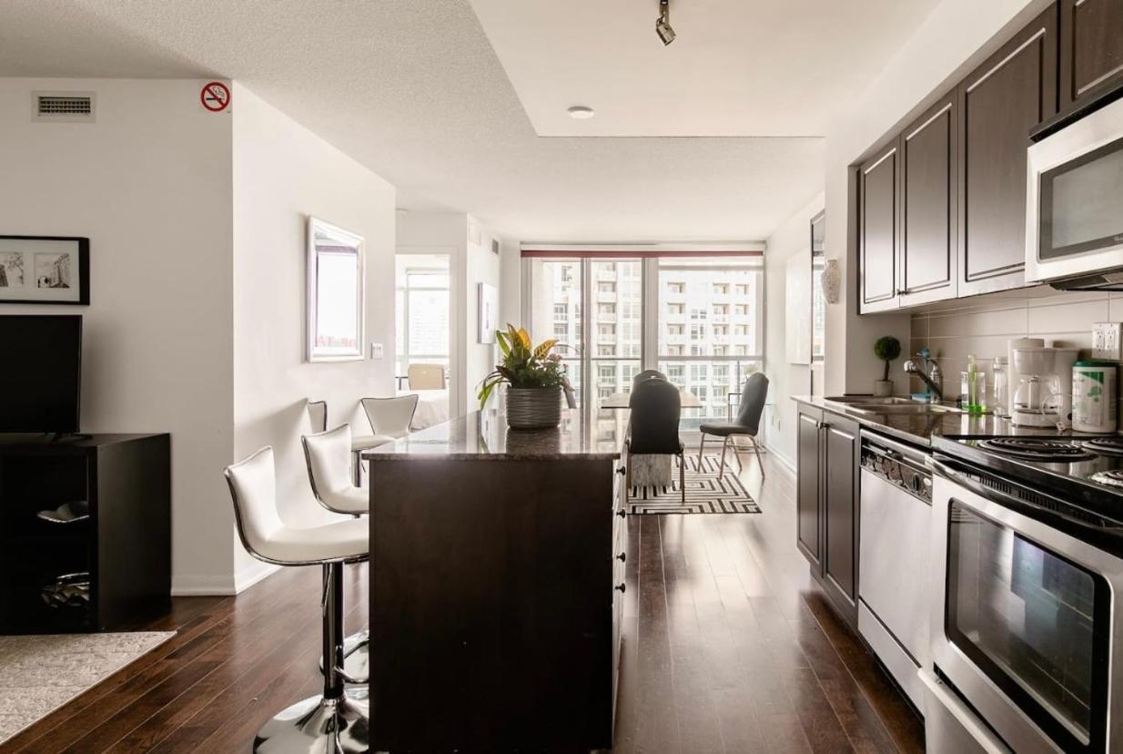 Apartment Downtown Toronto+free Parking+cn Tower View Toronto