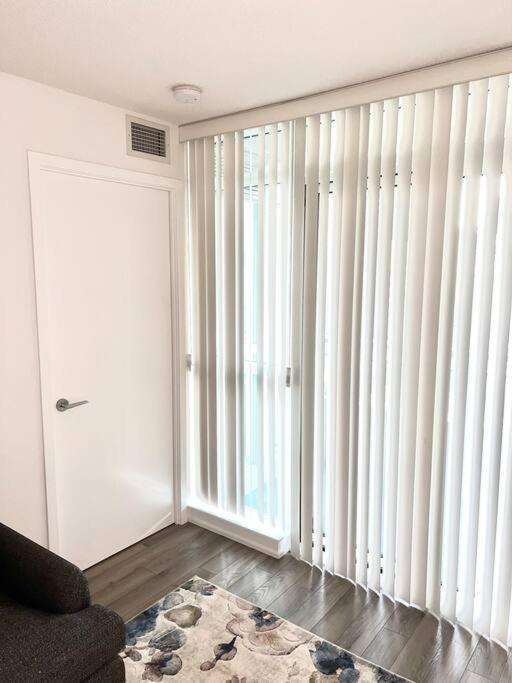 Apartment Luxurious In The Center Of Downtown Toronto