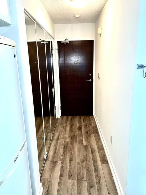 Apartment Luxurious In The Center Of Downtown Toronto