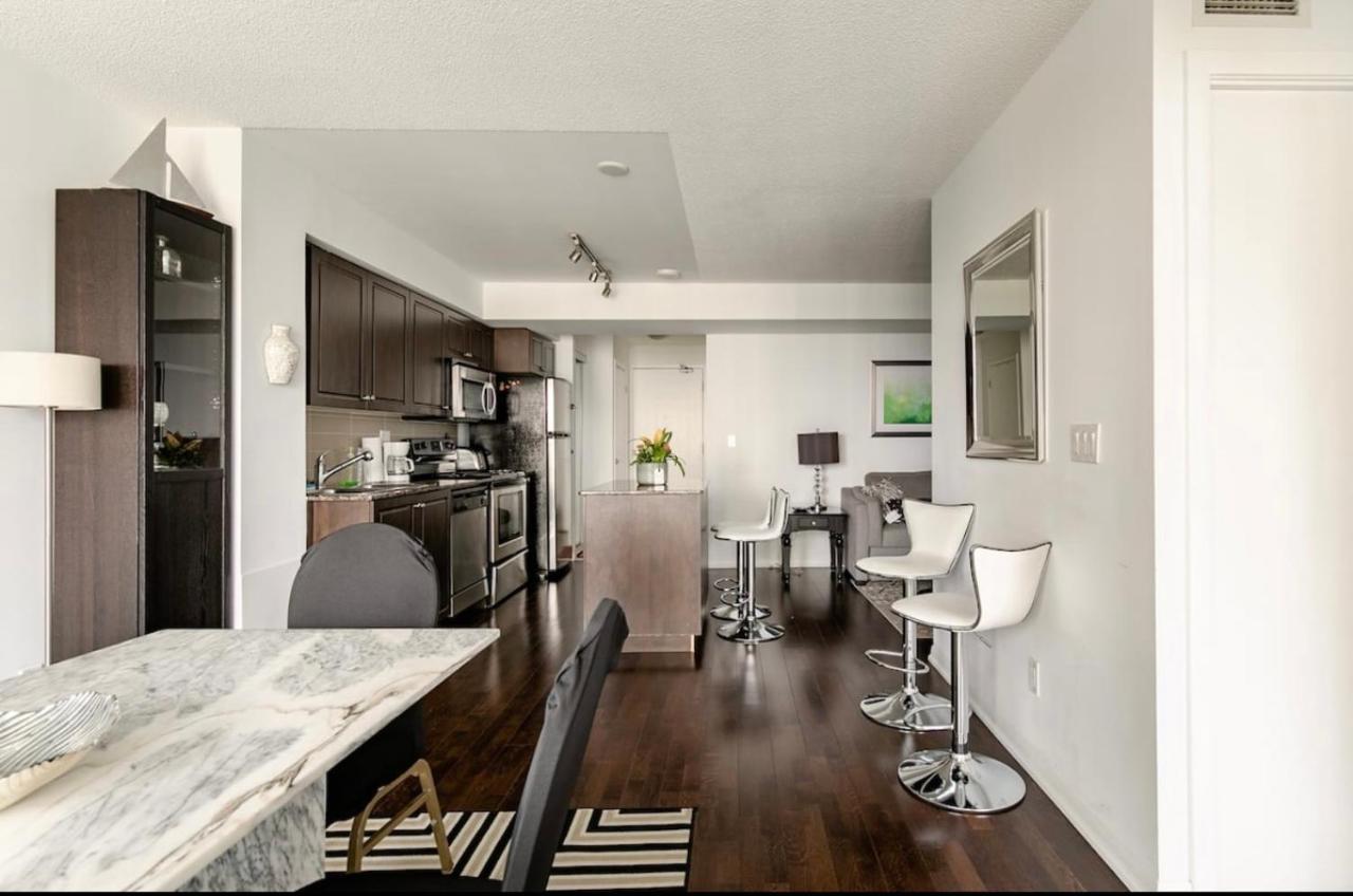Apartment Downtown Toronto+free Parking+cn Tower View Toronto