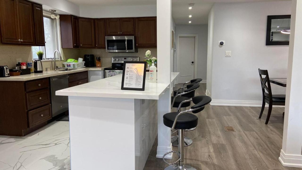 Spectacular 3 Bedroom 2 Wr House - Close To Airport Toronto