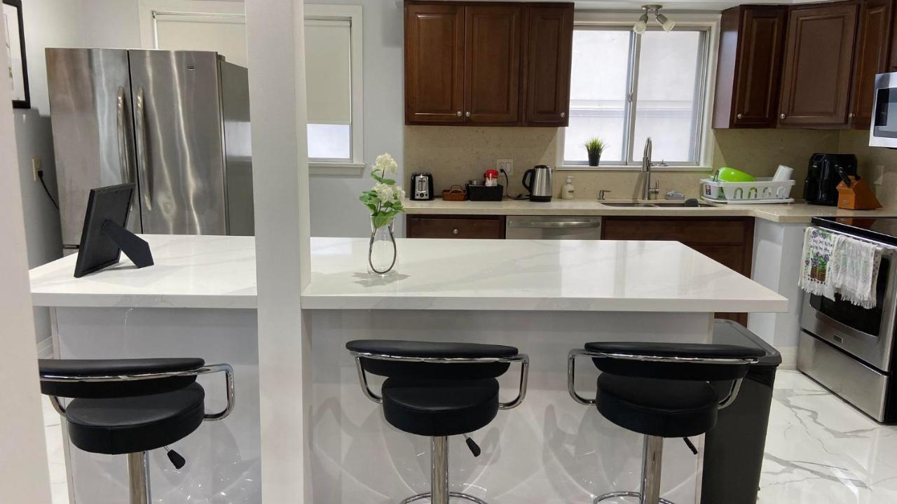 Spectacular 3 Bedroom 2 Wr House - Close To Airport