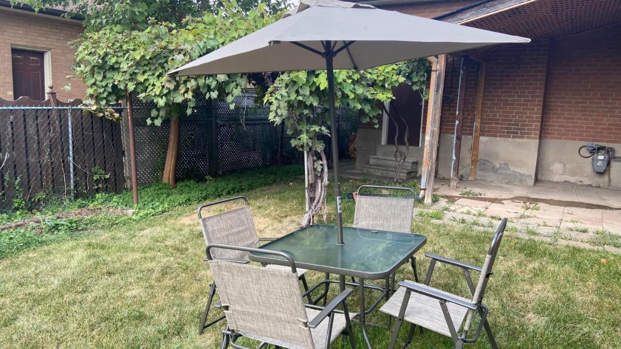 Spectacular 3 Bedroom 2 Wr House - Close To Airport Toronto