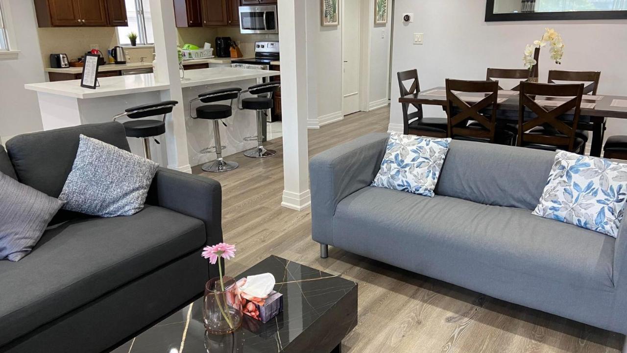 Spectacular 3 Bedroom 2 Wr House - Close To Airport Toronto