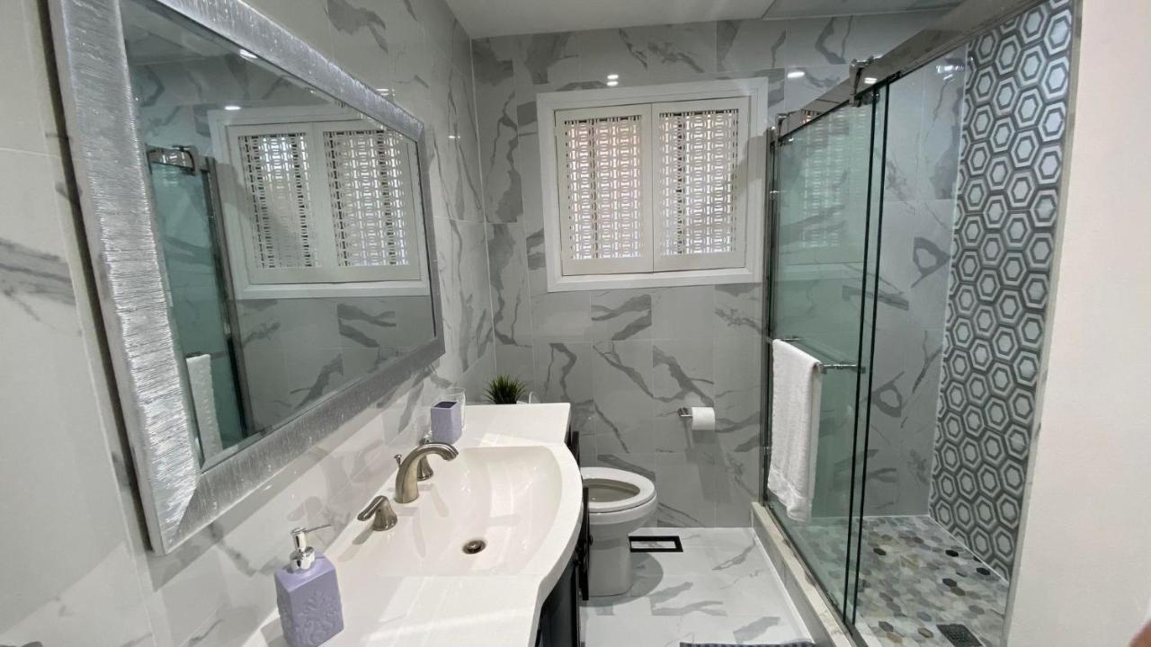 Apartment Spectacular 3 Bedroom 2 Wr House - Close To Airport