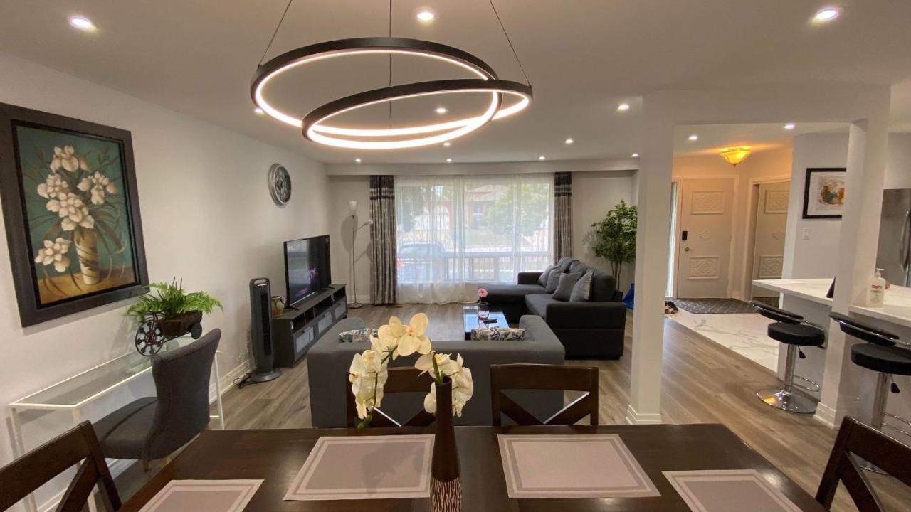 Spectacular 3 Bedroom 2 Wr House - Close To Airport Toronto