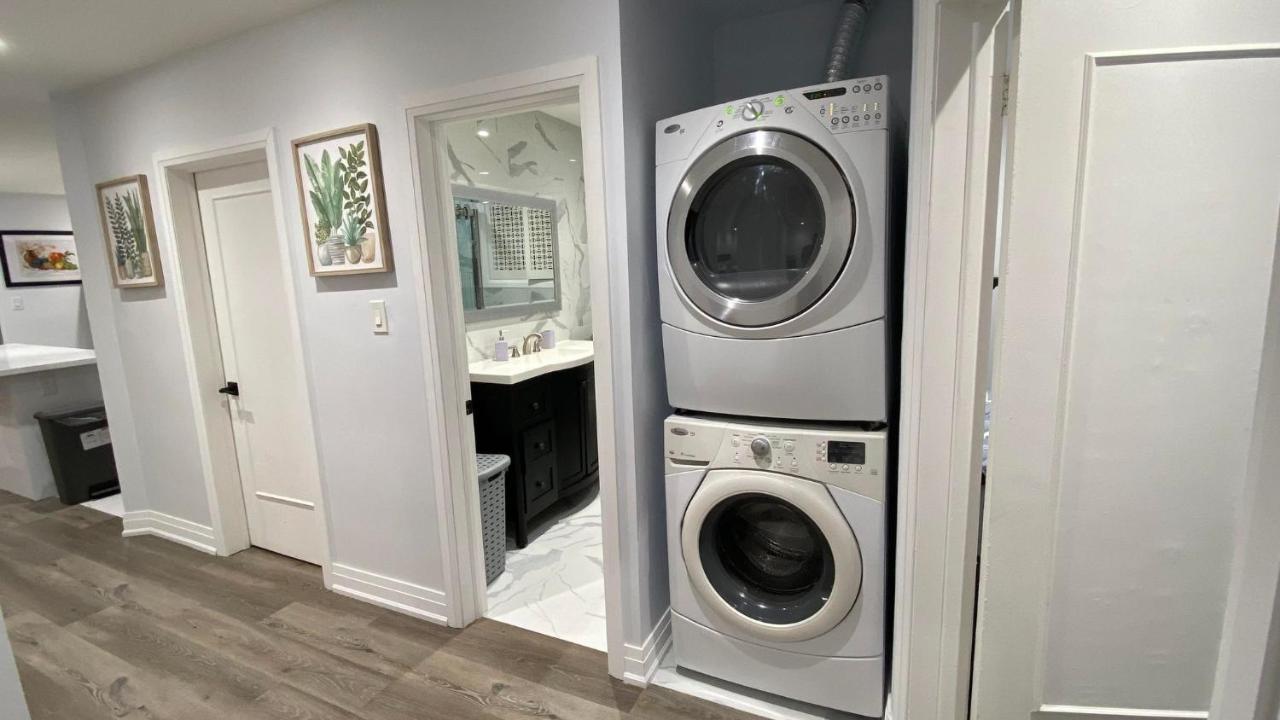 Spectacular 3 Bedroom 2 Wr House - Close To Airport Apartment *