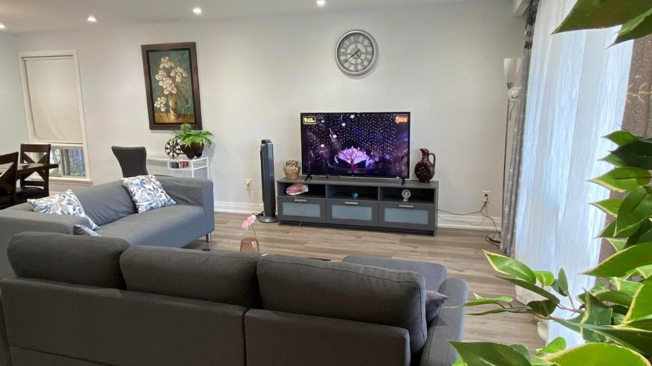 Apartment Spectacular 3 Bedroom 2 Wr House - Close To Airport *