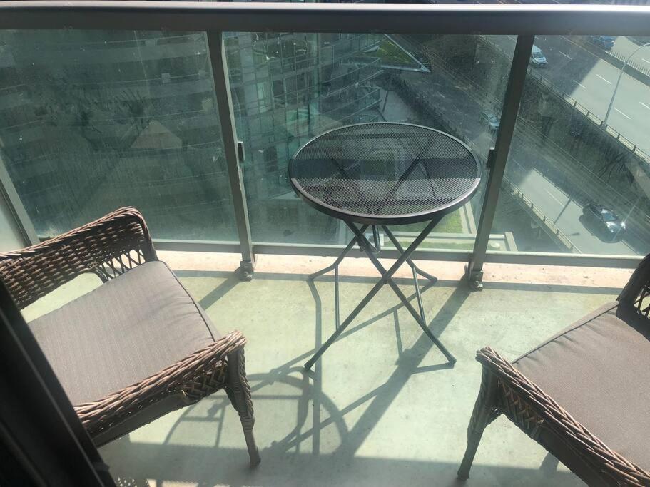 1 Bedroom Beside Cn Tower & Rogers Centre * Toronto