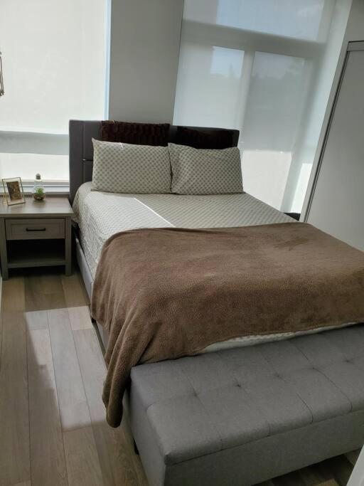 Midtown 4 Bedroom Free Wi-fi And Parking Apartment *