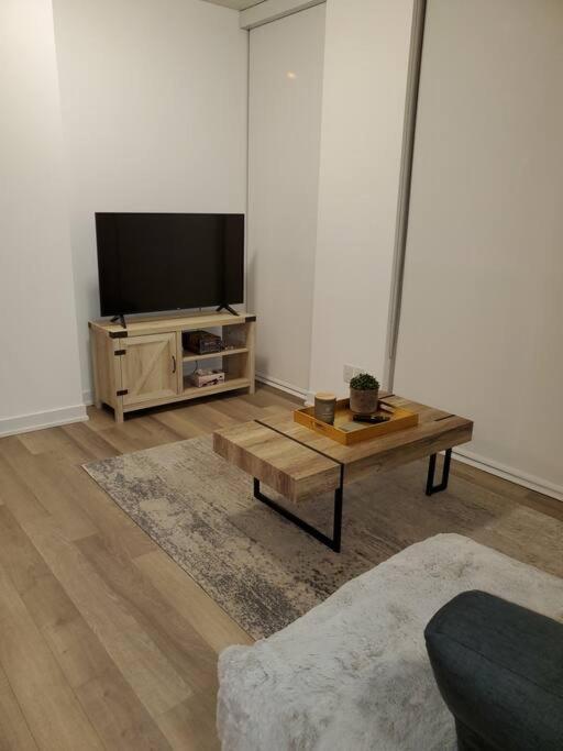 Apartment Midtown 4 Bedroom Free Wi-fi And Parking Toronto