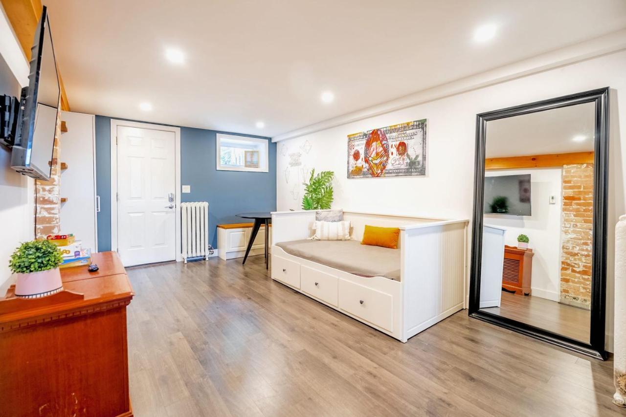 Spacious 1br Just Minutes From High Park Apartment