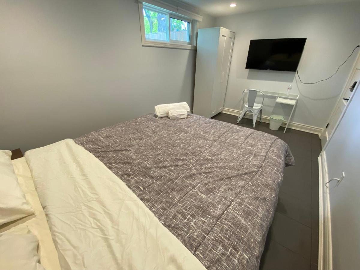 Yonge And Finch Subway !u Spacious & Cozy Private Bdr With Shared Bathroom Homestay