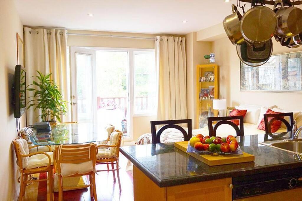 Bright Studio W Full Kitchen And Detached Bathroom Apartment *