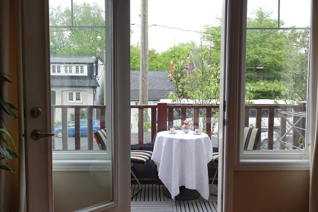 Bright Studio W Full Kitchen And Detached Bathroom *