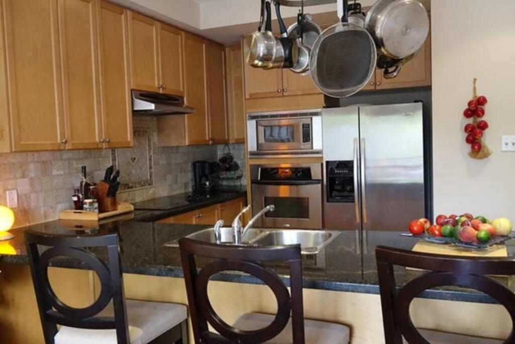 Bright Studio W Full Kitchen And Detached Bathroom * Toronto
