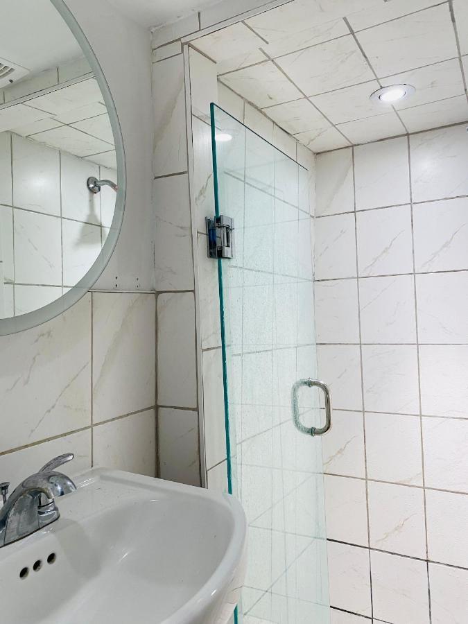 Lovely Iii 3 Bedrooms Space Share East York A * Toronto