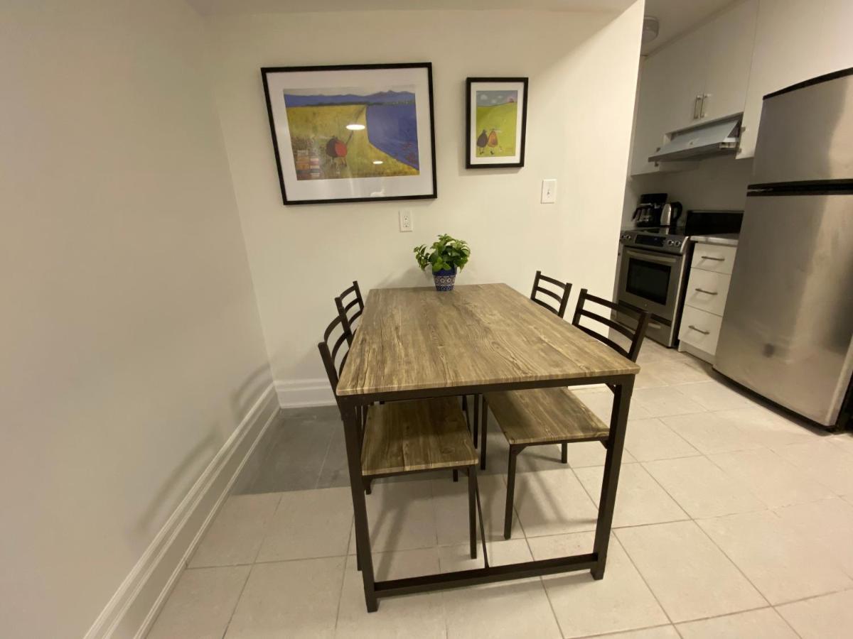Yorkmills And Bayview !bb Spacious And Stylish Private Bedroom With Shared Bathroom Homestay *