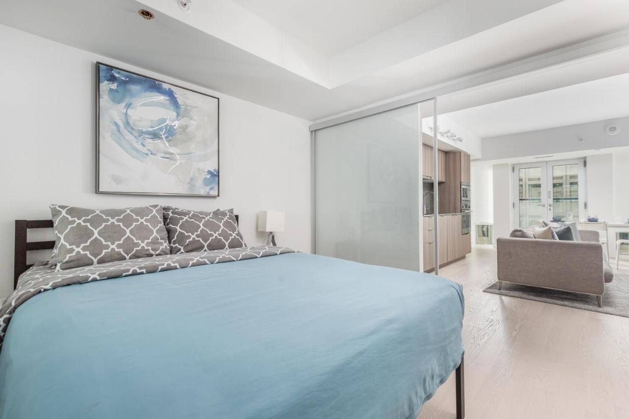 Upscale & Modern 1bd + Den In Heart Of Downtown! *