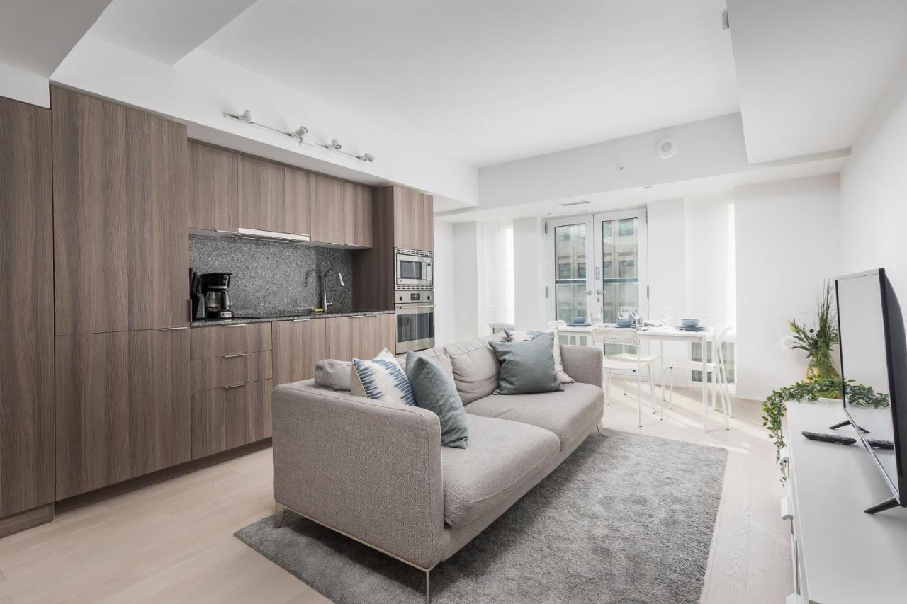 Upscale & Modern 1bd + Den In Heart Of Downtown! Toronto