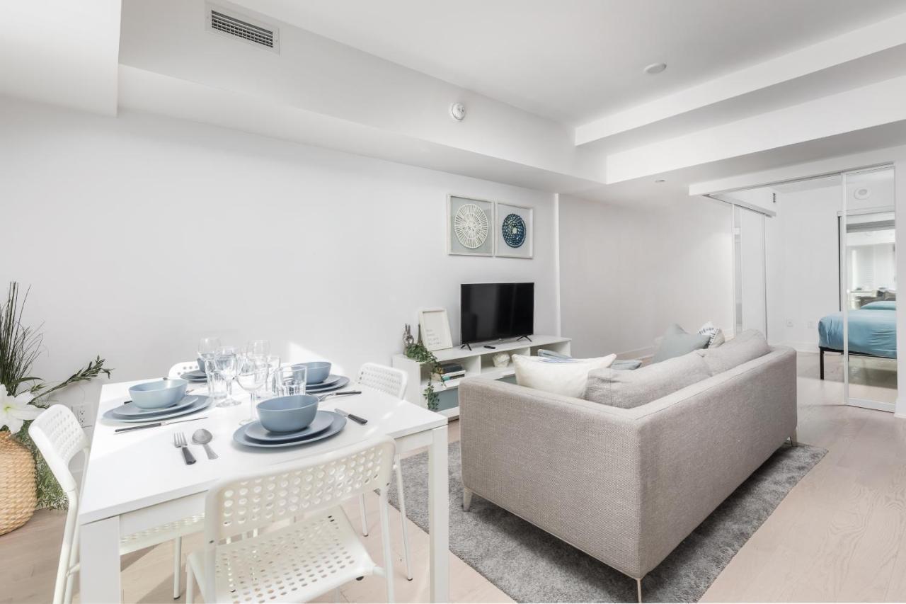 Upscale & Modern 1bd + Den In Heart Of Downtown! *