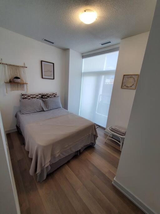 Midtown 4 Bedroom Free Wi-fi And Parking Toronto