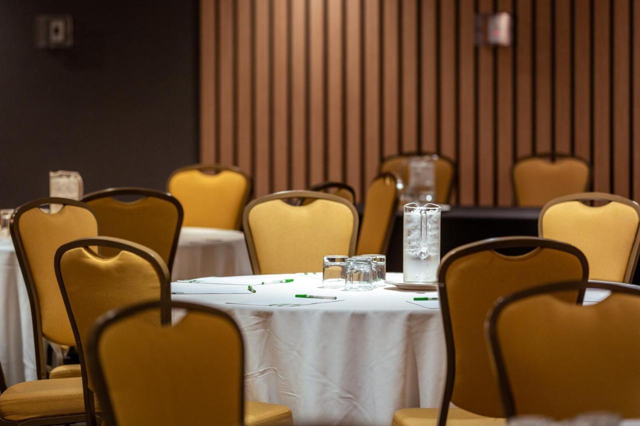 Downtown Centre By Ihg 4* Toronto