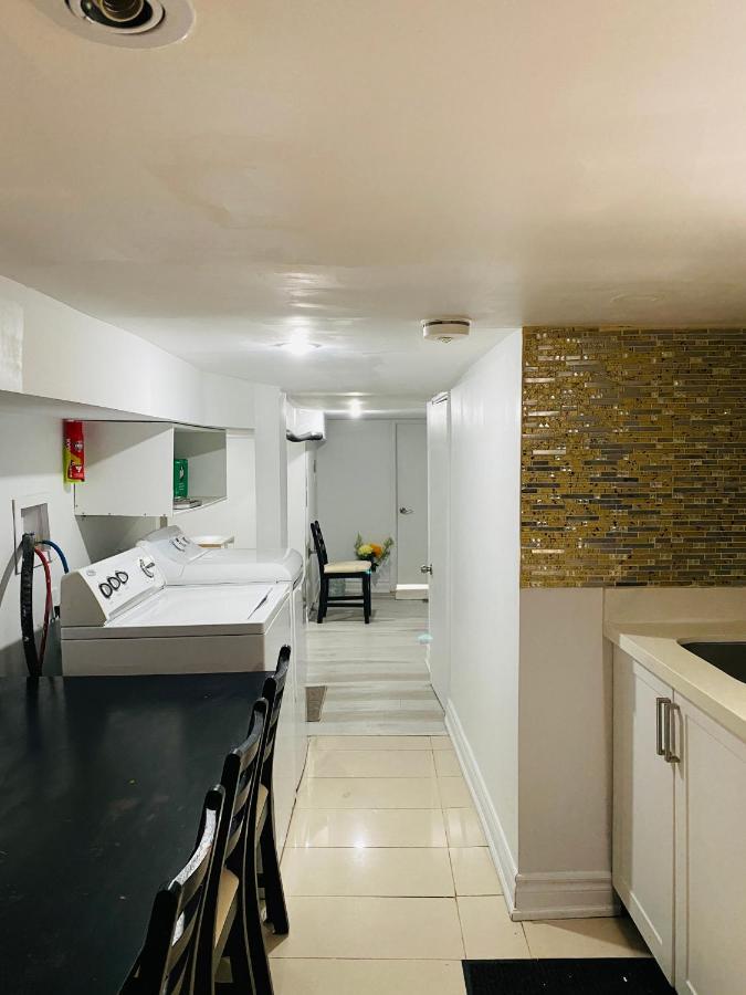 Lovely Iii 3 Bedrooms Space Share East York A