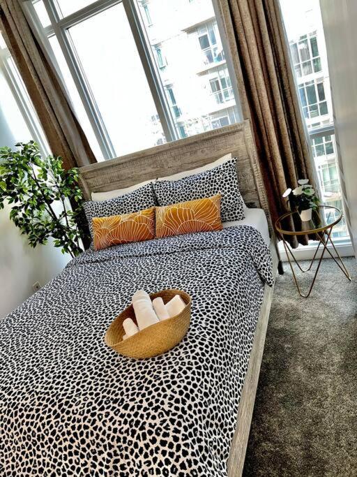 Apartment Stunning Wit Amazing View 5mins From Cntower Toronto