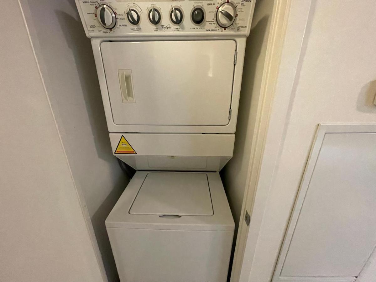 Cozy Open Concept 2br 2bath W/parking -jays/cn Toronto