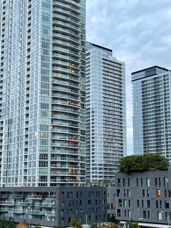 Cozy Open Concept 2br 2bath W/parking -jays/cn * Toronto