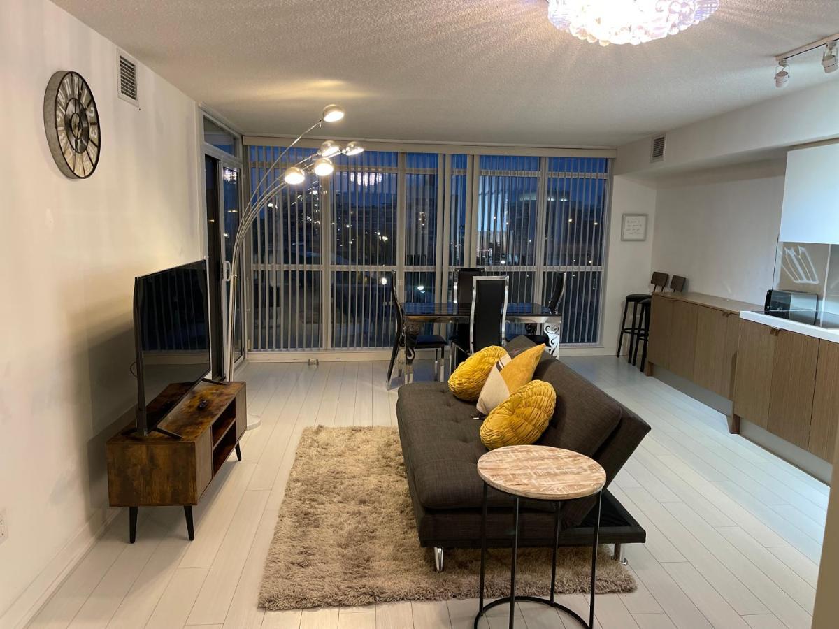 Cozy Open Concept 2br 2bath W/parking -jays/cn Apartment Toronto