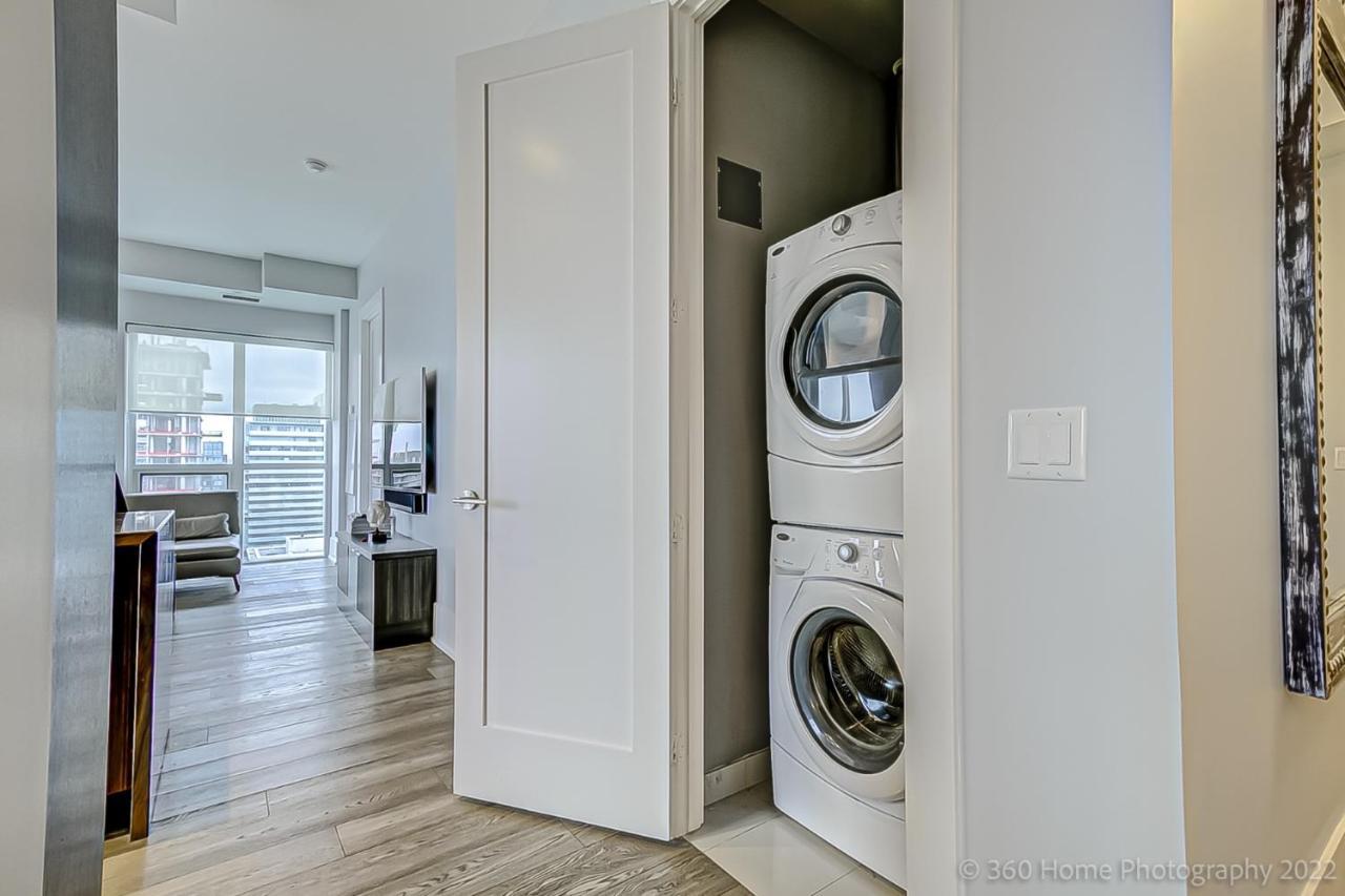 Loft - Entertainment & Financial District Apartment