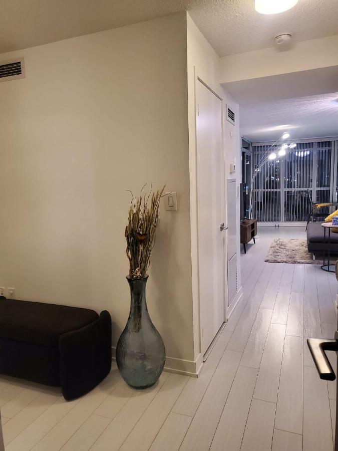 Apartment Cozy Open Concept 2br 2bath W/parking -jays/cn Toronto