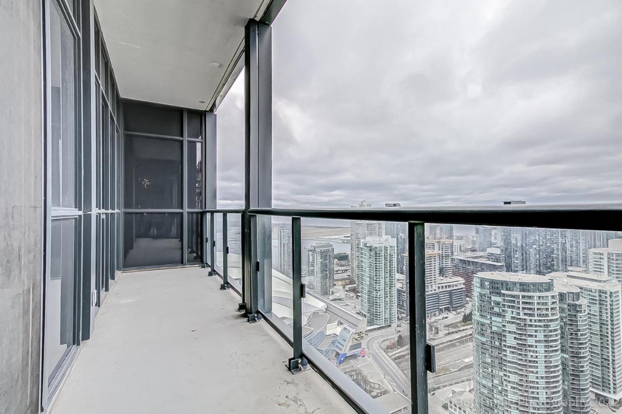 Loft - Entertainment & Financial District Apartment
