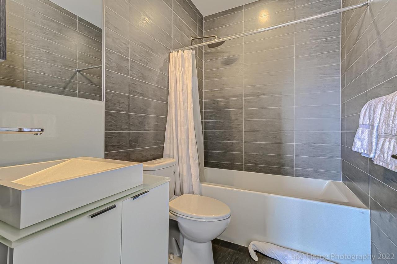Apartment Loft - Entertainment & Financial District