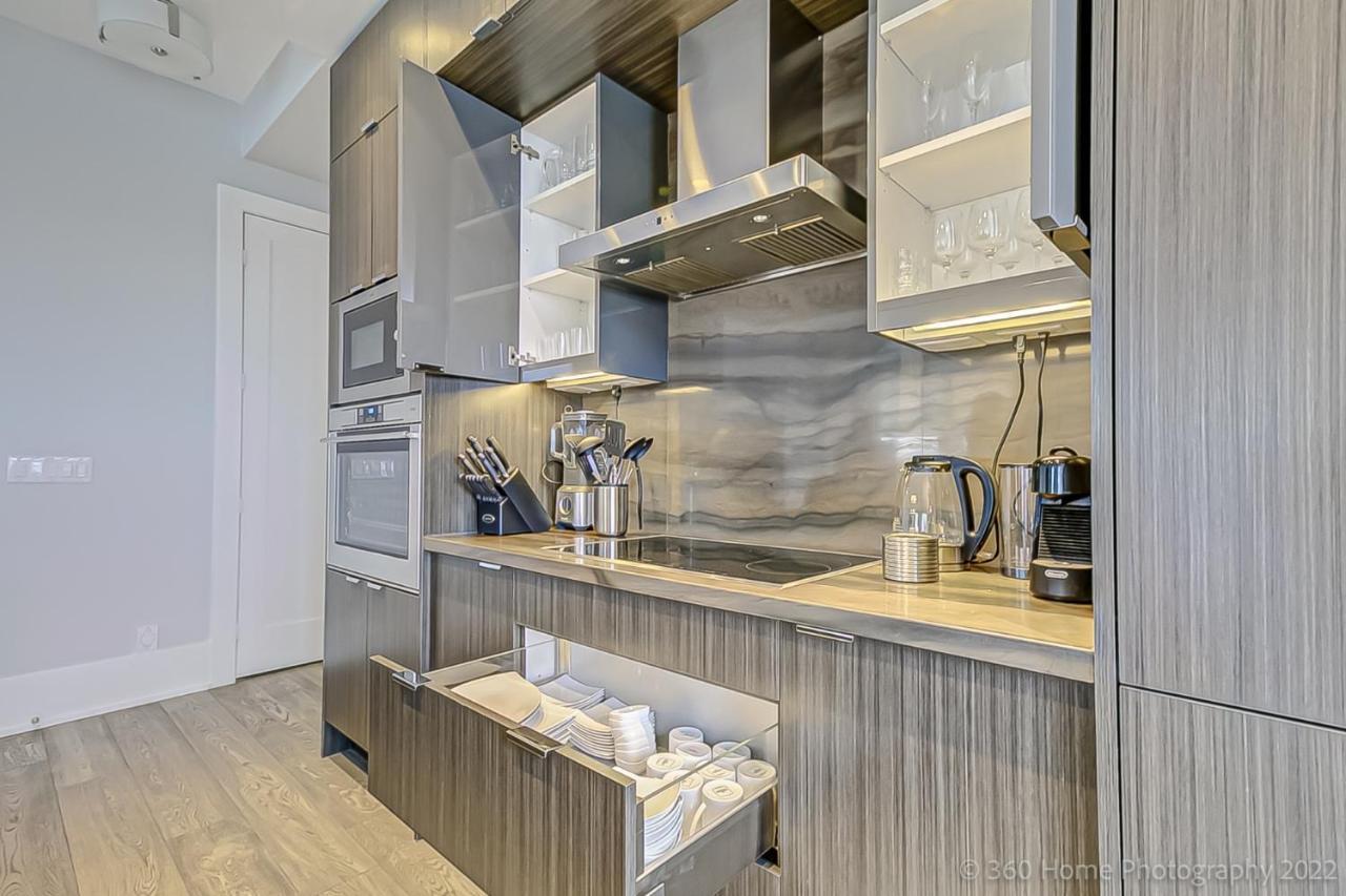 Loft - Entertainment & Financial District *
