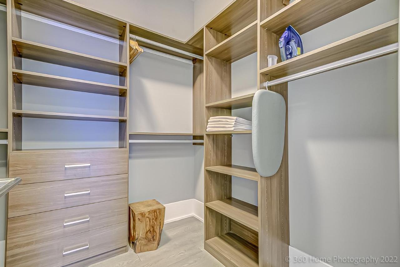 Loft - Entertainment & Financial District Apartment *