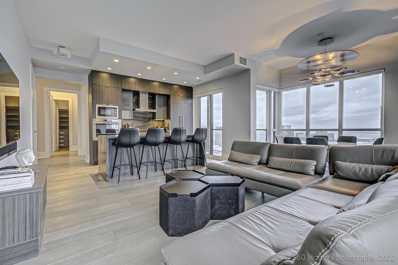 Loft - Entertainment & Financial District *