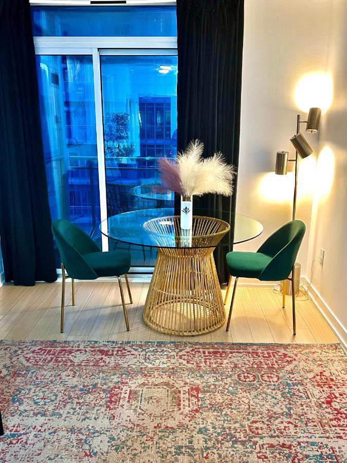 Stunning Wit Amazing View 5mins From Cntower Apartment *