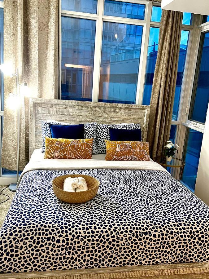 Stunning Wit Amazing View 5mins From Cntower * Toronto