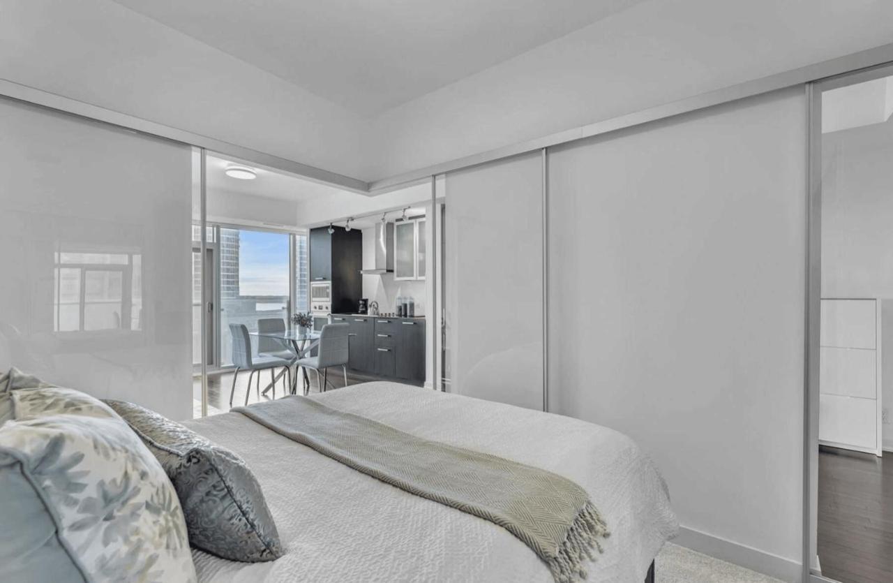 Heart Of Downtown Close To Cn Tower Apartment Toronto