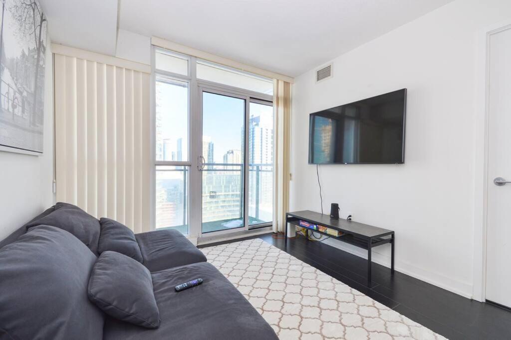 Apartment Location With & Views Parking Toronto