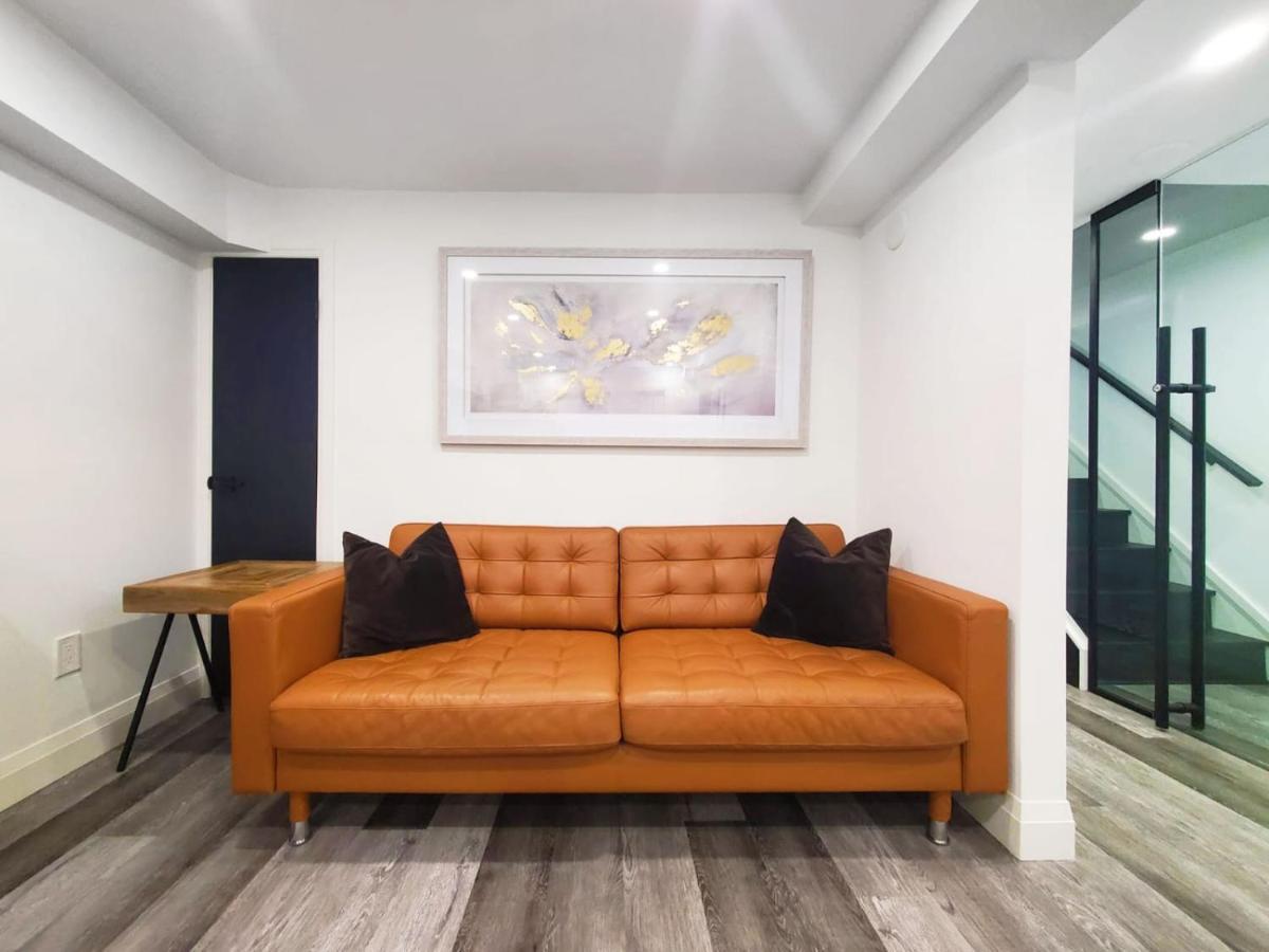 Renovated Guest Near The & High Park In Toronto! Apartment *